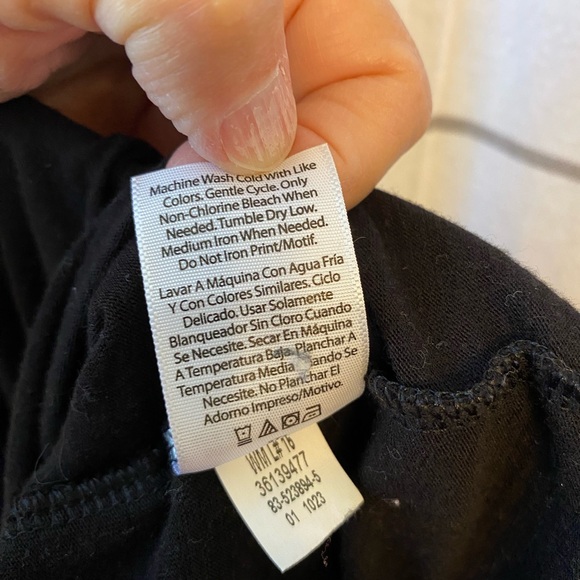 Time & Tru Black Tee - Picture 5 of 5